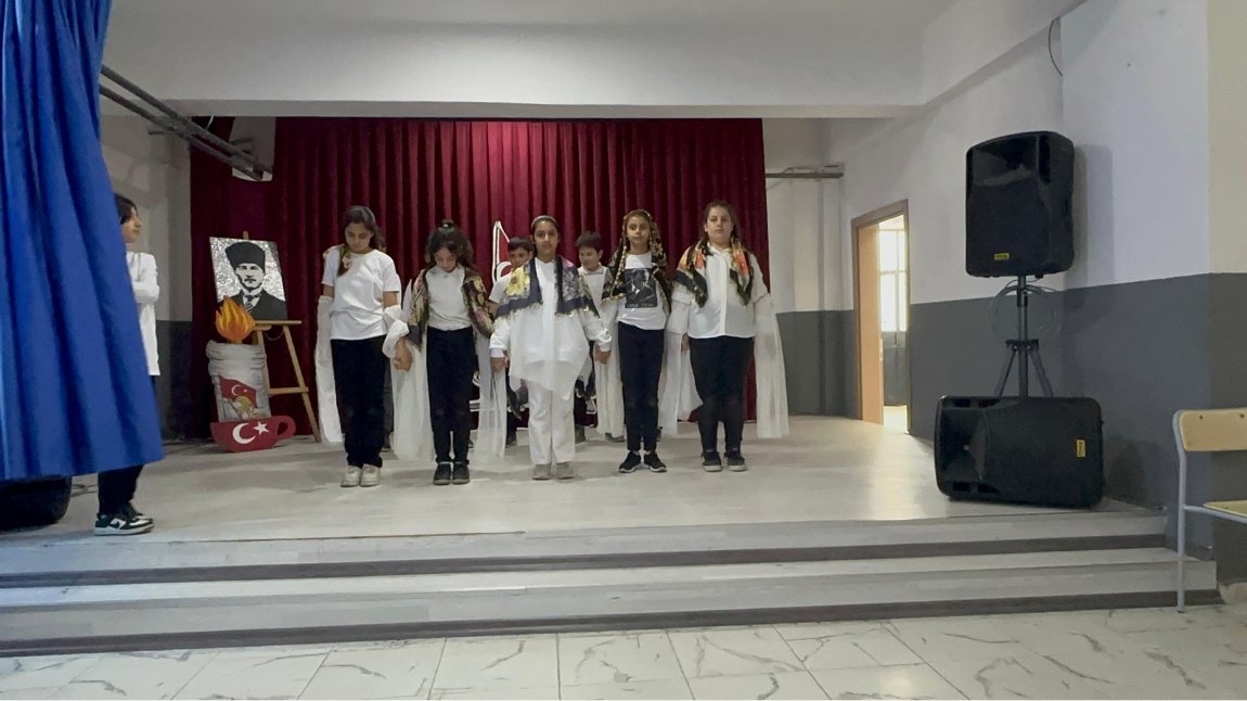 18 Mart Şehitleri Anma Günü ve Çanakkale Zaferimizin 109. yıl dönümünü okulumuzda kutladık.